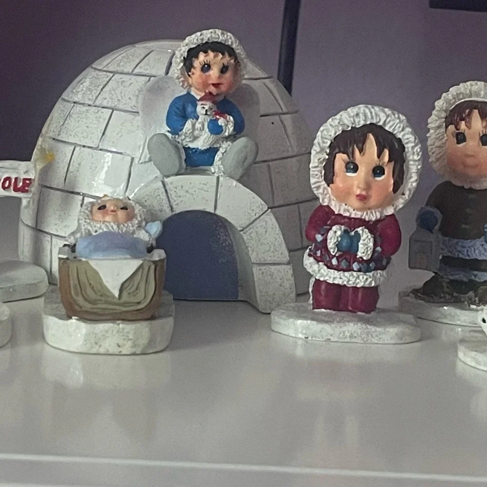 Alaskan Holiday Figure Igloo Eskimo
Nativity Set 7pc (No box) - Picture 2 of 5